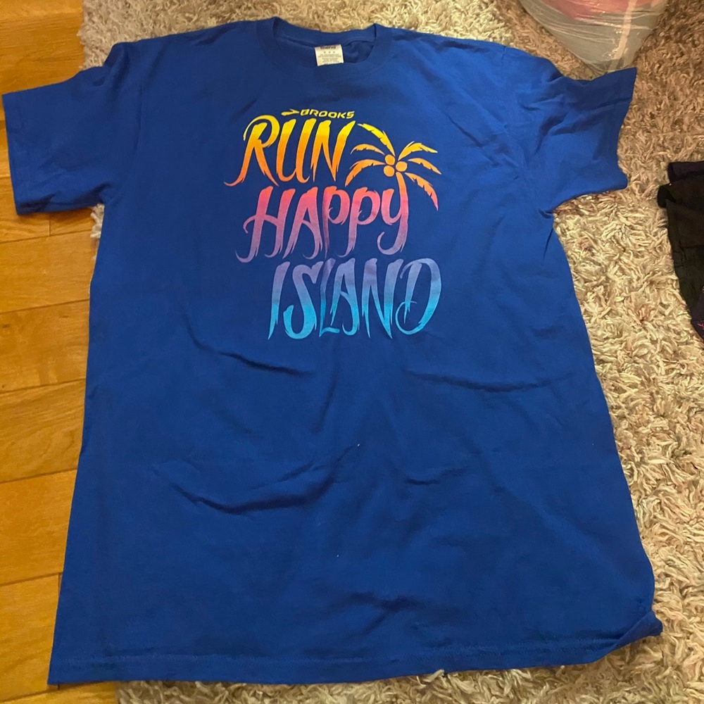 Brooks run happy island tee shirt
